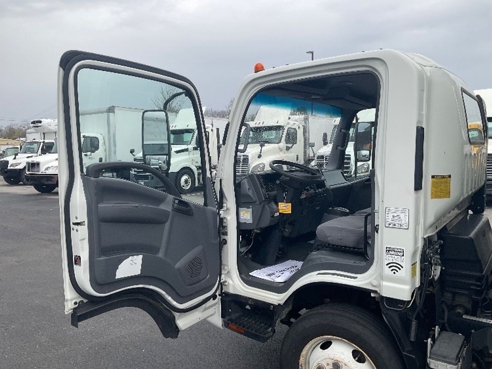 Light Duty Box Truck-Light and Medium Duty Trucks-Isuzu-2020-NPR EFI-Piqua-OH-88,913\n\t\tmiles-$ 38,500 - Image 15