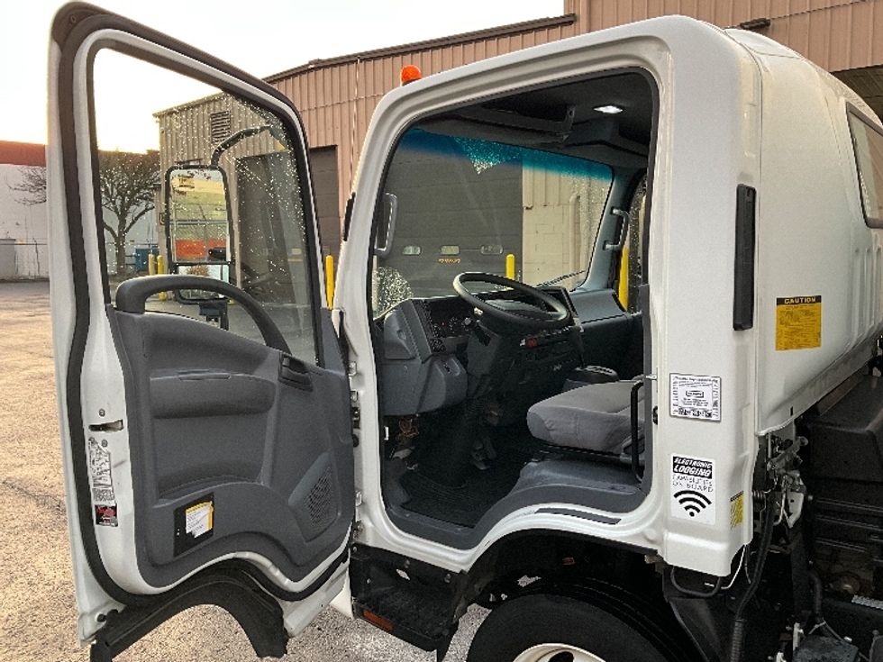 Light Duty Box Truck-Light and Medium Duty Trucks-Isuzu-2020-NPR EFI-Portland-OR-69,055\n\t\tmiles-$ 43,250 - Image 17