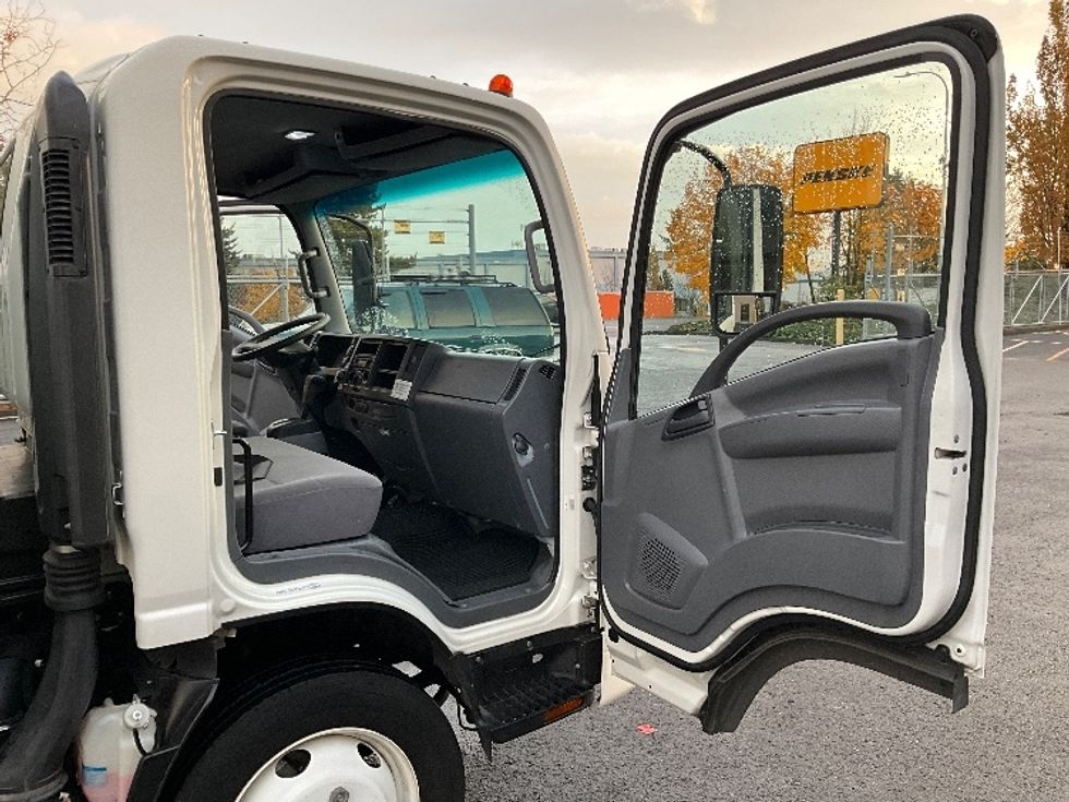 Light Duty Box Truck-Light and Medium Duty Trucks-Isuzu-2020-NPR EFI-Portland-OR-69,055\n\t\tmiles-$ 43,250 - Image 20