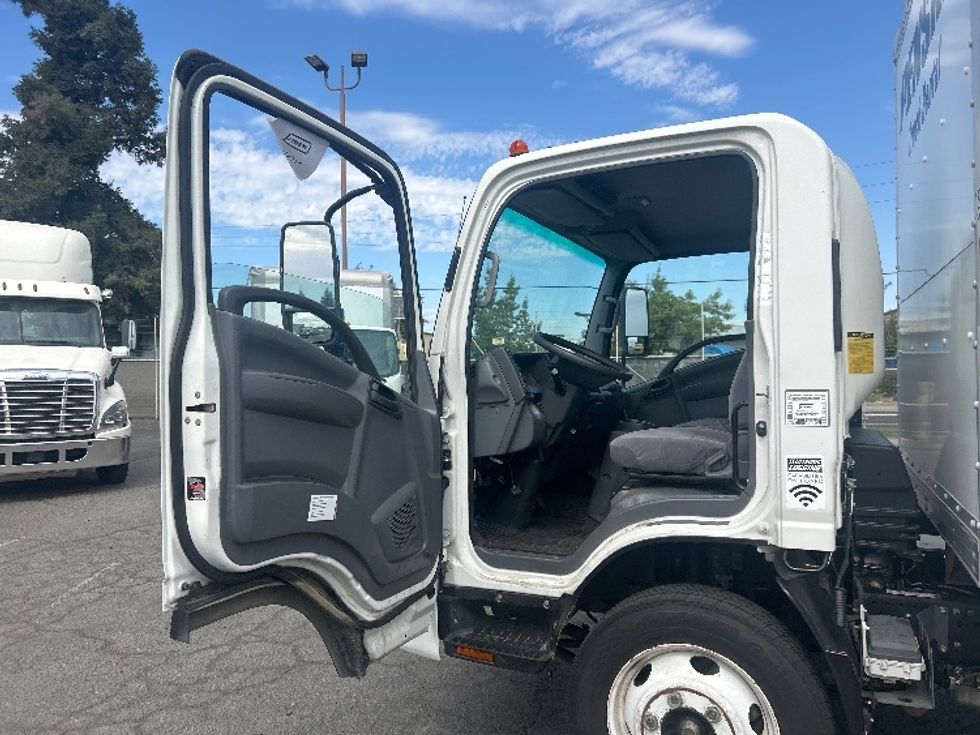 Light Duty Box Truck-Light and Medium Duty Trucks-Isuzu-2020-NPR EFI-Sacramento-CA-96,074\n\t\tmiles-$ 41,750 - Image 16