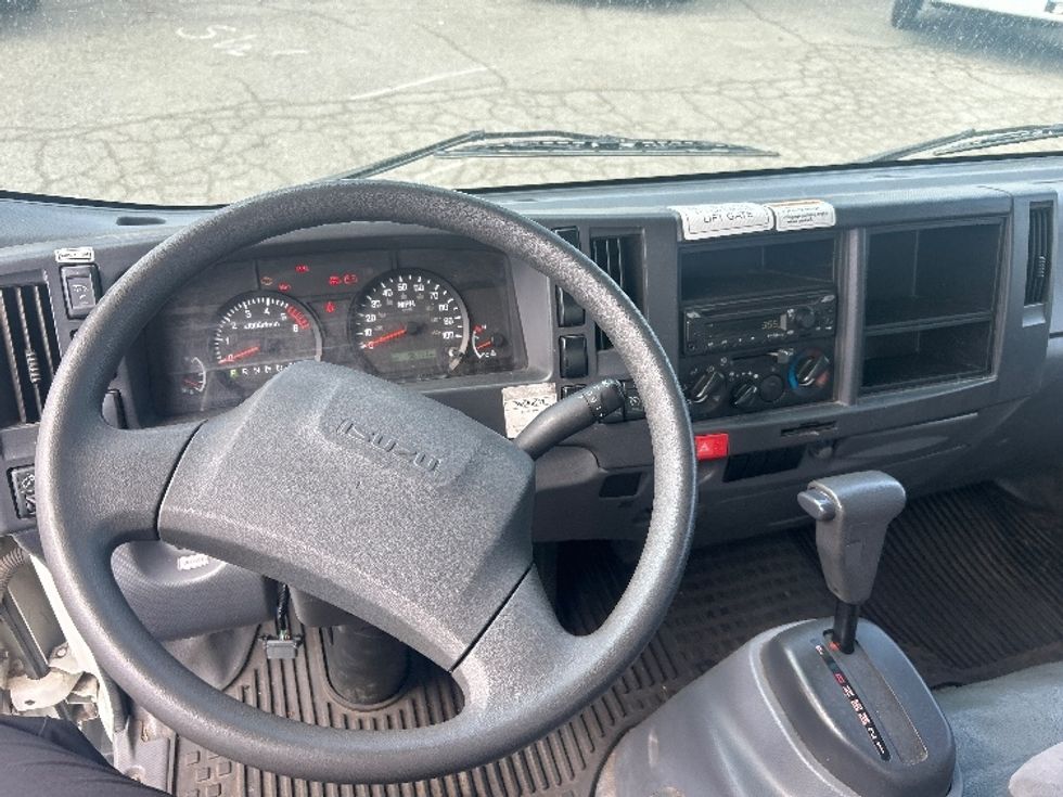 Light Duty Box Truck-Light and Medium Duty Trucks-Isuzu-2020-NPR EFI-Sacramento-CA-96,074\n\t\tmiles-$ 41,750 - Image 17