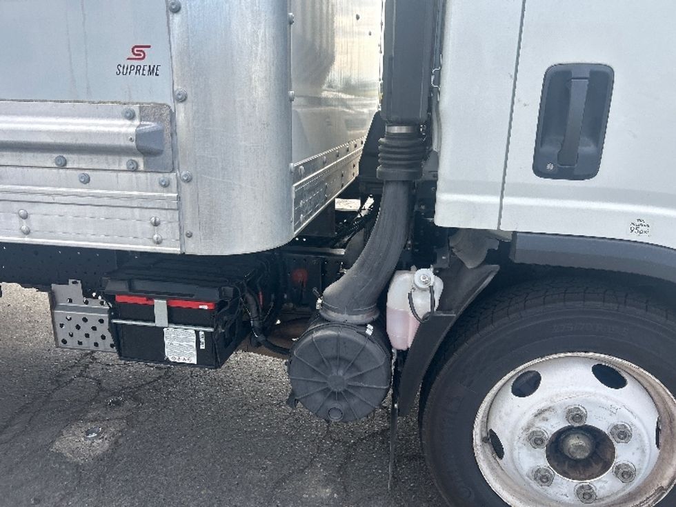 Light Duty Box Truck-Light and Medium Duty Trucks-Isuzu-2020-NPR EFI-Sacramento-CA-96,074\n\t\tmiles-$ 41,750 - Image 25