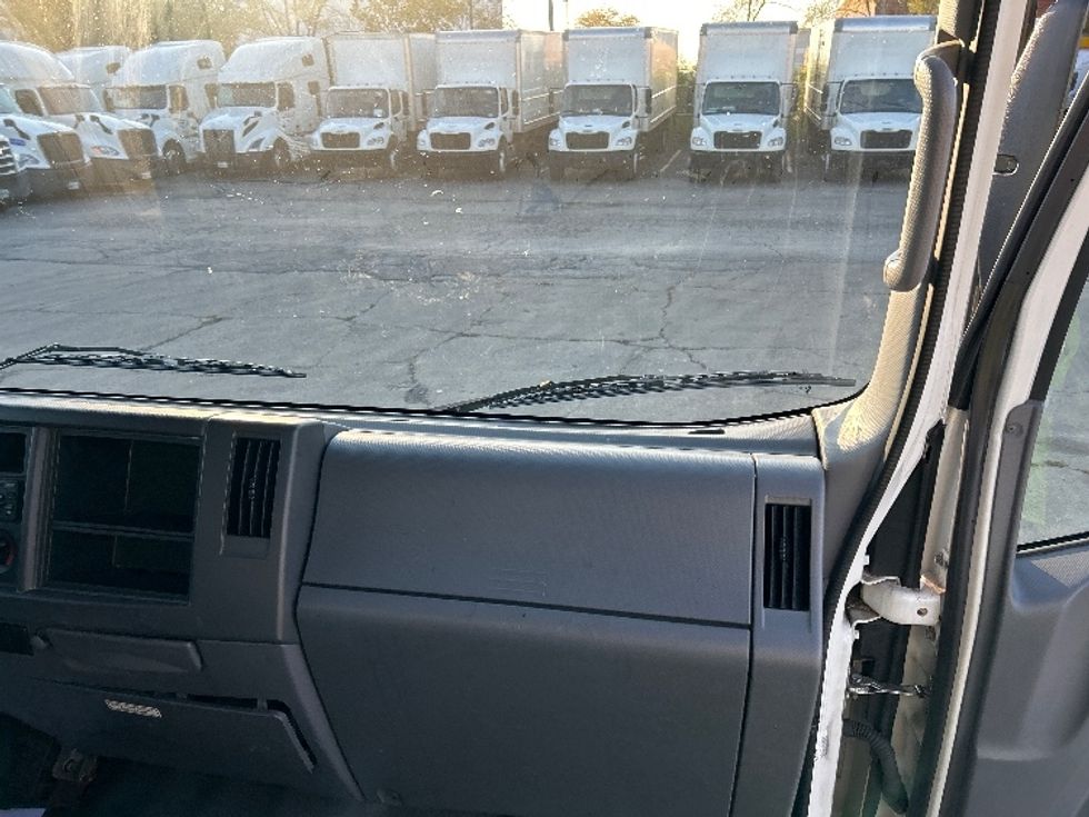 Light Duty Box Truck-Light and Medium Duty Trucks-Isuzu-2020-NPR EFI-Saint Petersburg-FL-92,642\n\t\tmiles-$ 39,500 - Image 21