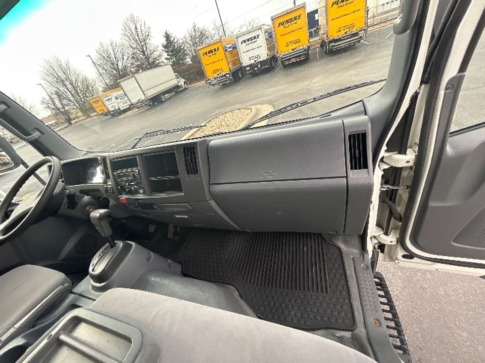 Light Duty Box Truck-Light and Medium Duty Trucks-Isuzu-2020-NPR EFI-Springfield-MO-63,329\n\t\tmiles-$ 11,000 - Image 21