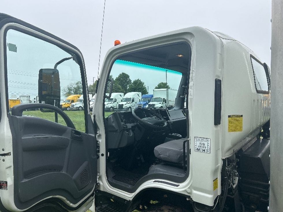 Light Duty Box Truck-Light and Medium Duty Trucks-Isuzu-2020-NPR EFI-Springfield-MO-75,316\n\t\tmiles-$ 41,500 - Image 16