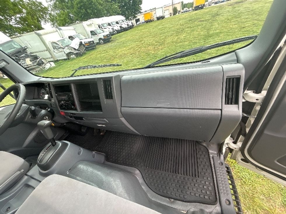 Light Duty Box Truck-Light and Medium Duty Trucks-Isuzu-2020-NPR EFI-Springfield-MO-75,316\n\t\tmiles-$ 41,500 - Image 21