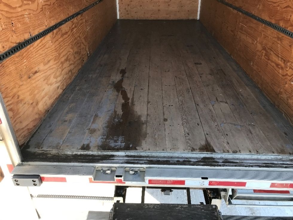 Light Duty Box Truck-Light and Medium Duty Trucks-Isuzu-2020-NPR EFI-Ste-Foy-PQ-211,547\n\t\tkm-$ 39,750 - Image 10