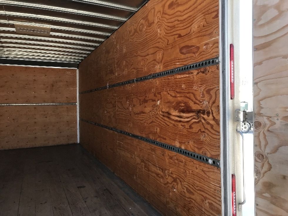 Light Duty Box Truck-Light and Medium Duty Trucks-Isuzu-2020-NPR EFI-Ste-Foy-PQ-211,547\n\t\tkm-$ 39,750 - Image 12