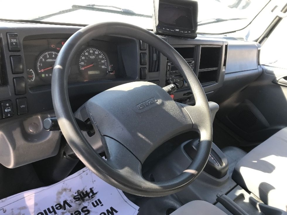 Light Duty Box Truck-Light and Medium Duty Trucks-Isuzu-2020-NPR EFI-Ste-Foy-PQ-211,547\n\t\tkm-$ 39,750 - Image 17