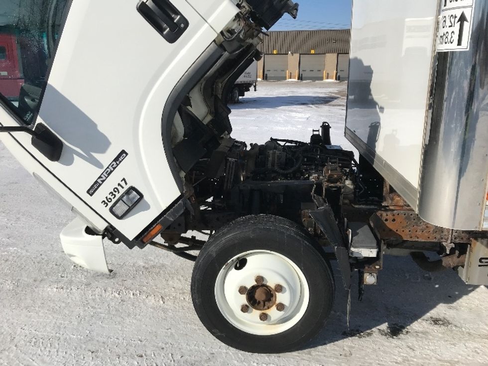 Light Duty Box Truck-Light and Medium Duty Trucks-Isuzu-2020-NPR EFI-Ste-Foy-PQ-211,547\n\t\tkm-$ 39,750 - Image 24