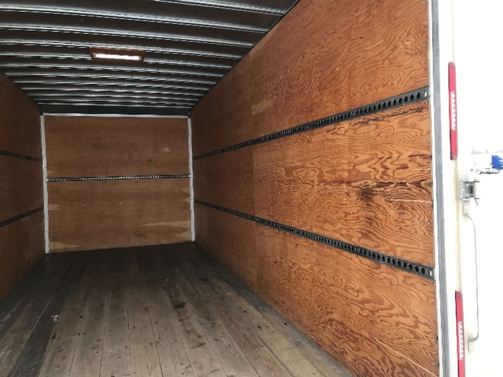 Light Duty Box Truck-Light and Medium Duty Trucks-Isuzu-2020-NPR EFI-Ste-Foy-PQ-241,708\n\t\tkm-$ 35,500 - Image 12