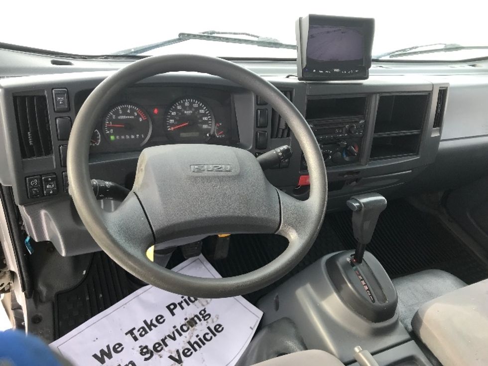 Light Duty Box Truck-Light and Medium Duty Trucks-Isuzu-2020-NPR EFI-Ste-Foy-PQ-241,708\n\t\tkm-$ 35,500 - Image 18