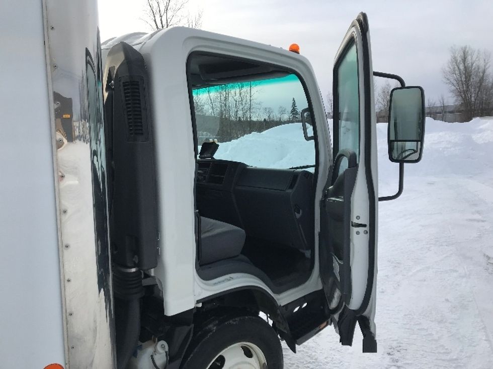 Light Duty Box Truck-Light and Medium Duty Trucks-Isuzu-2020-NPR EFI-Ste-Foy-PQ-241,708\n\t\tkm-$ 35,500 - Image 20