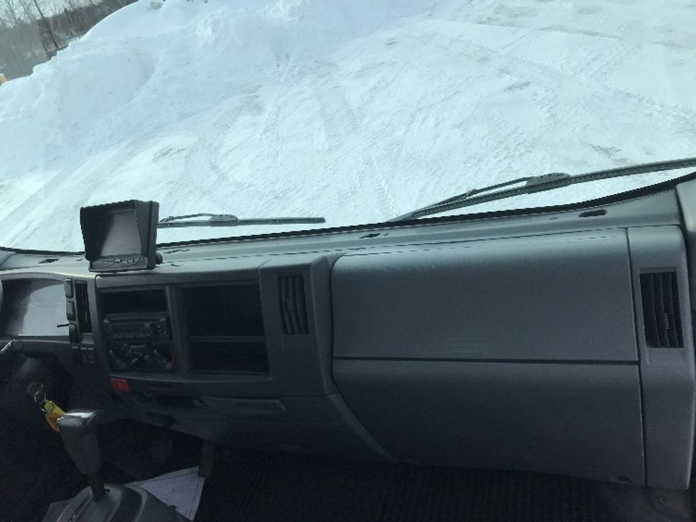 Light Duty Box Truck-Light and Medium Duty Trucks-Isuzu-2020-NPR EFI-Ste-Foy-PQ-241,708\n\t\tkm-$ 35,500 - Image 21