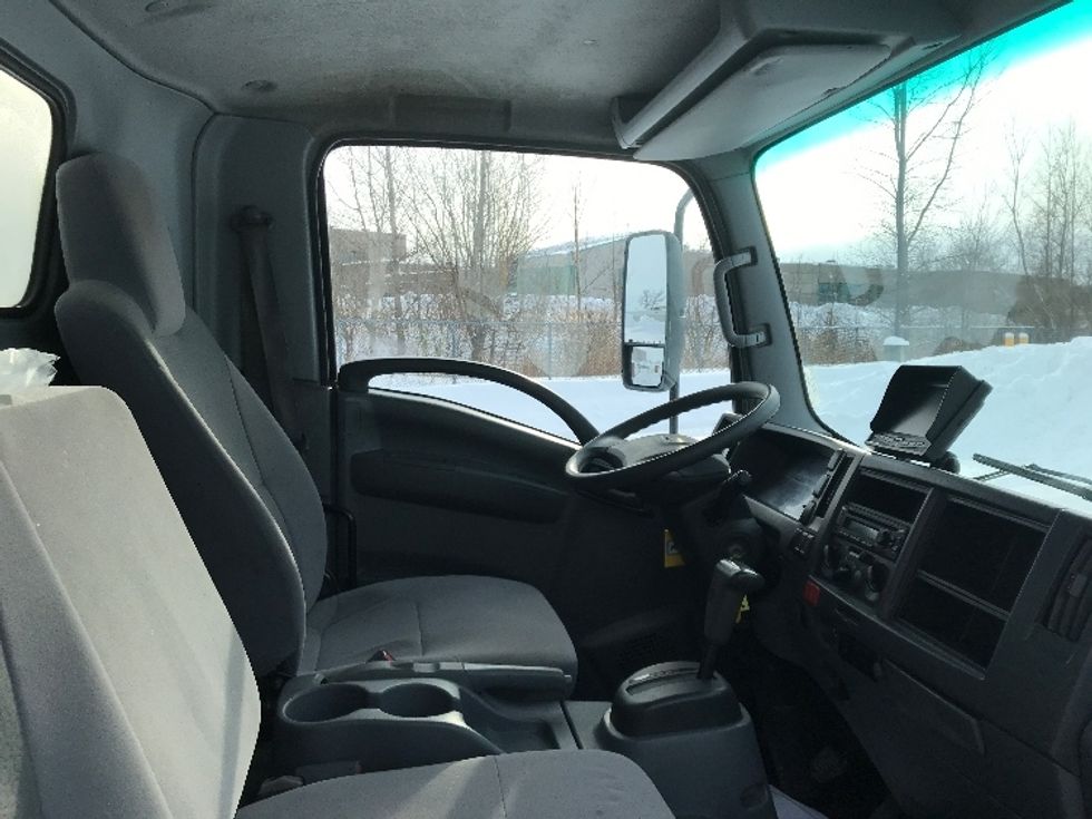 Light Duty Box Truck-Light and Medium Duty Trucks-Isuzu-2020-NPR EFI-Ste-Foy-PQ-241,708\n\t\tkm-$ 35,500 - Image 22