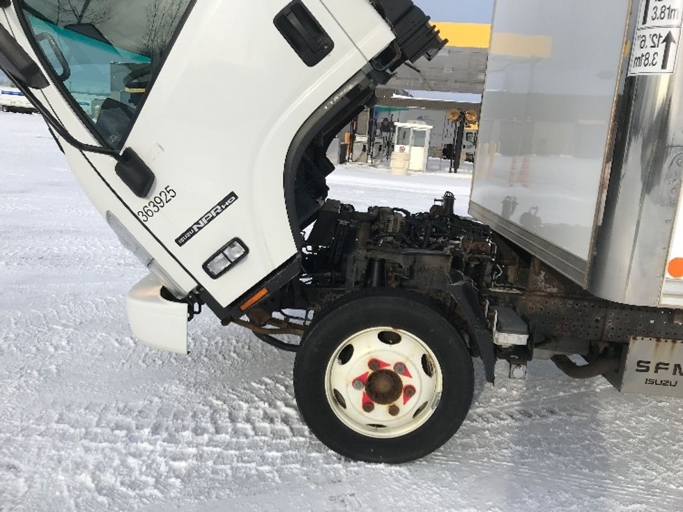 Light Duty Box Truck-Light and Medium Duty Trucks-Isuzu-2020-NPR EFI-Ste-Foy-PQ-241,708\n\t\tkm-$ 35,500 - Image 24