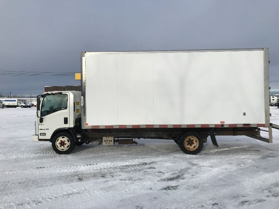 Light Duty Box Truck-Light and Medium Duty Trucks-Isuzu-2020-NPR EFI-Ste-Foy-PQ-241,708\n\t\tkm-$ 35,500 - Image 4