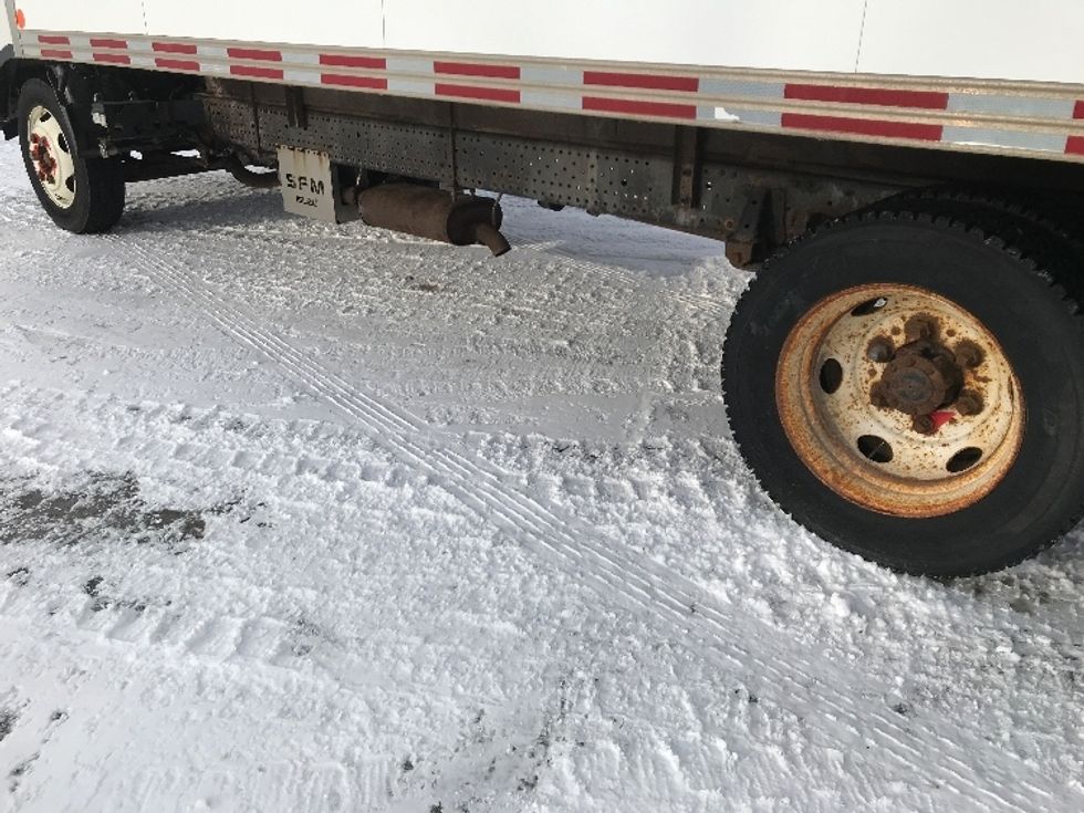 Light Duty Box Truck-Light and Medium Duty Trucks-Isuzu-2020-NPR EFI-Ste-Foy-PQ-241,708\n\t\tkm-$ 35,500 - Image 5