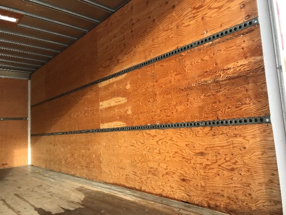 Light Duty Box Truck-Light and Medium Duty Trucks-Isuzu-2020-NPR EFI-Ste-Foy-PQ-250,102\n\t\tkm-$ 34,000 - Image 12