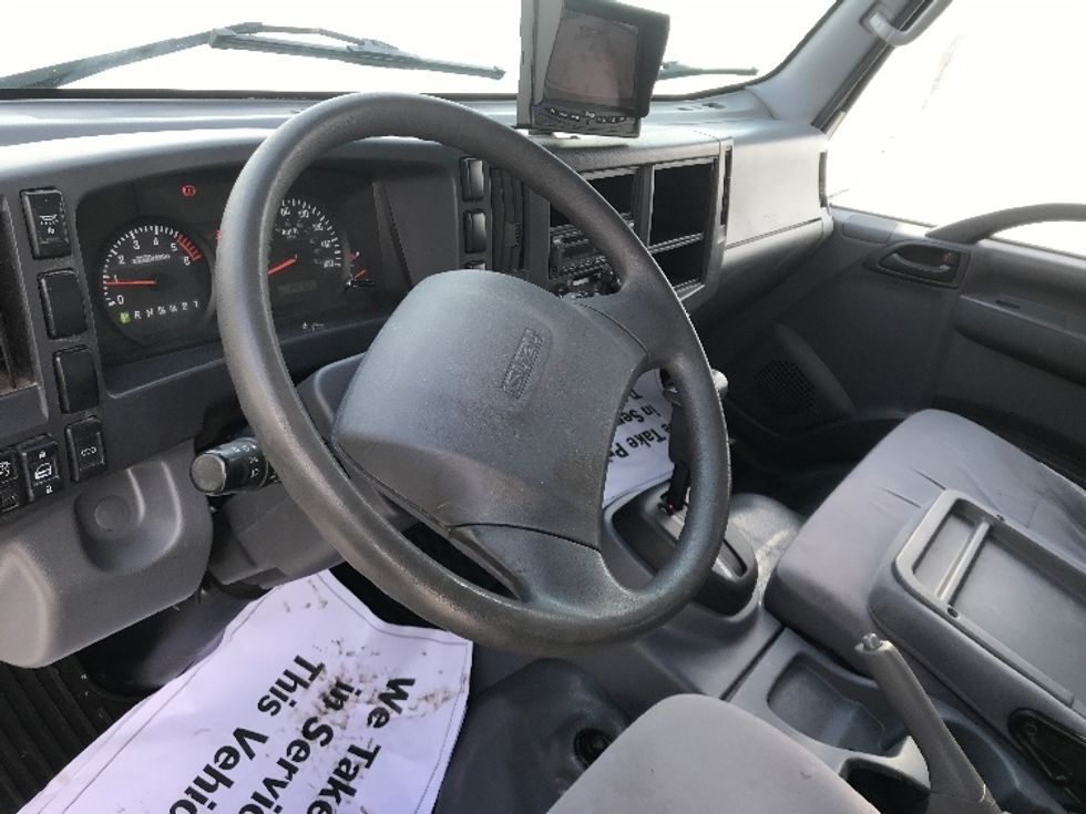 Light Duty Box Truck-Light and Medium Duty Trucks-Isuzu-2020-NPR EFI-Ste-Foy-PQ-250,102\n\t\tkm-$ 34,000 - Image 17