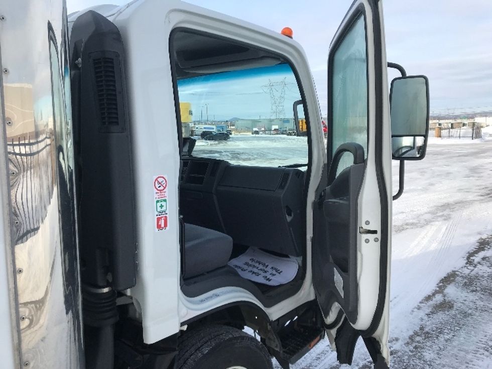 Light Duty Box Truck-Light and Medium Duty Trucks-Isuzu-2020-NPR EFI-Ste-Foy-PQ-250,102\n\t\tkm-$ 34,000 - Image 20