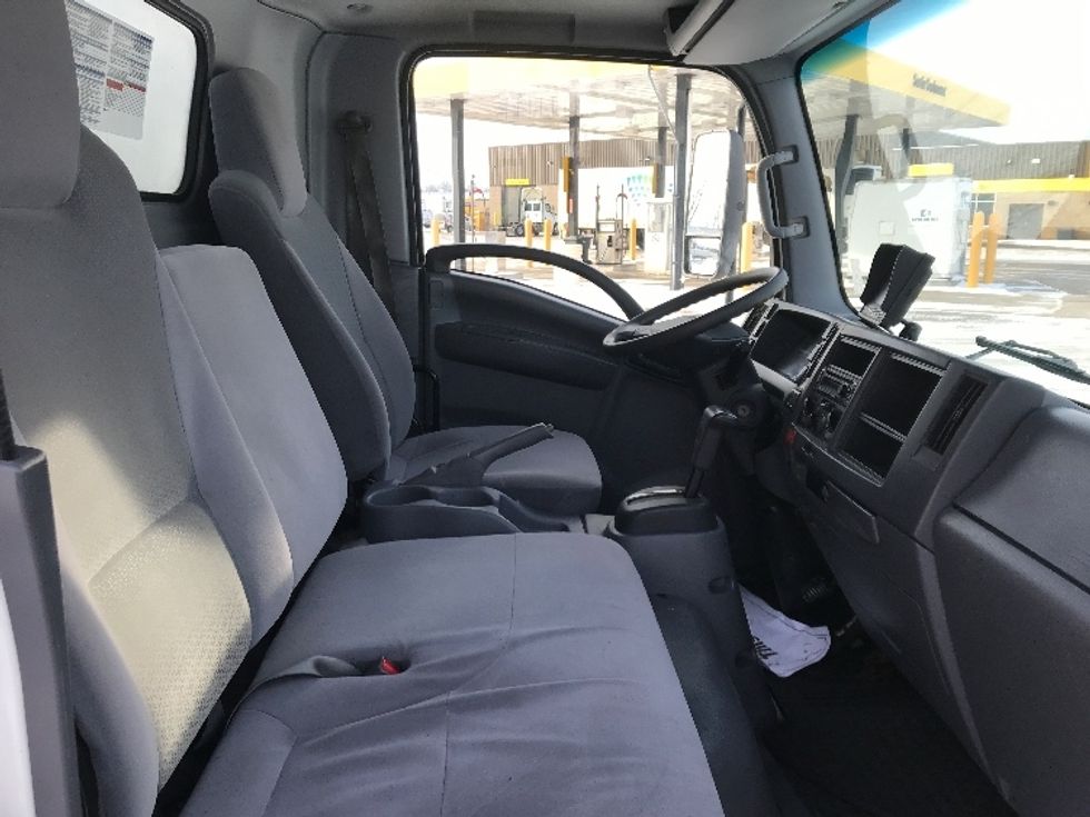 Light Duty Box Truck-Light and Medium Duty Trucks-Isuzu-2020-NPR EFI-Ste-Foy-PQ-250,102\n\t\tkm-$ 34,000 - Image 22