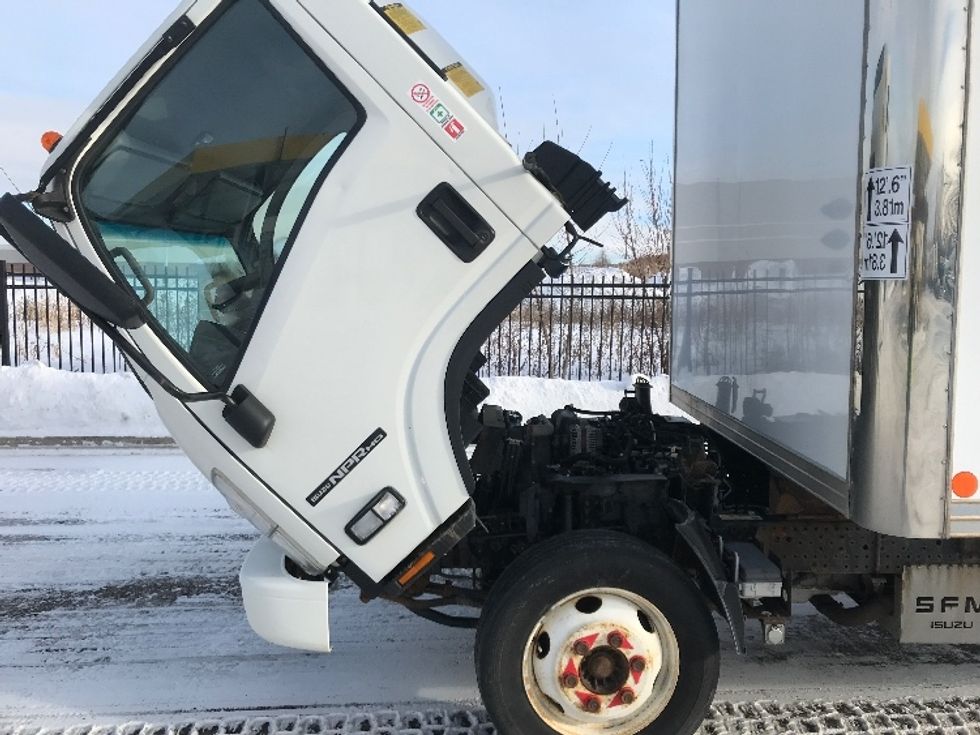 Light Duty Box Truck-Light and Medium Duty Trucks-Isuzu-2020-NPR EFI-Ste-Foy-PQ-250,102\n\t\tkm-$ 34,000 - Image 24