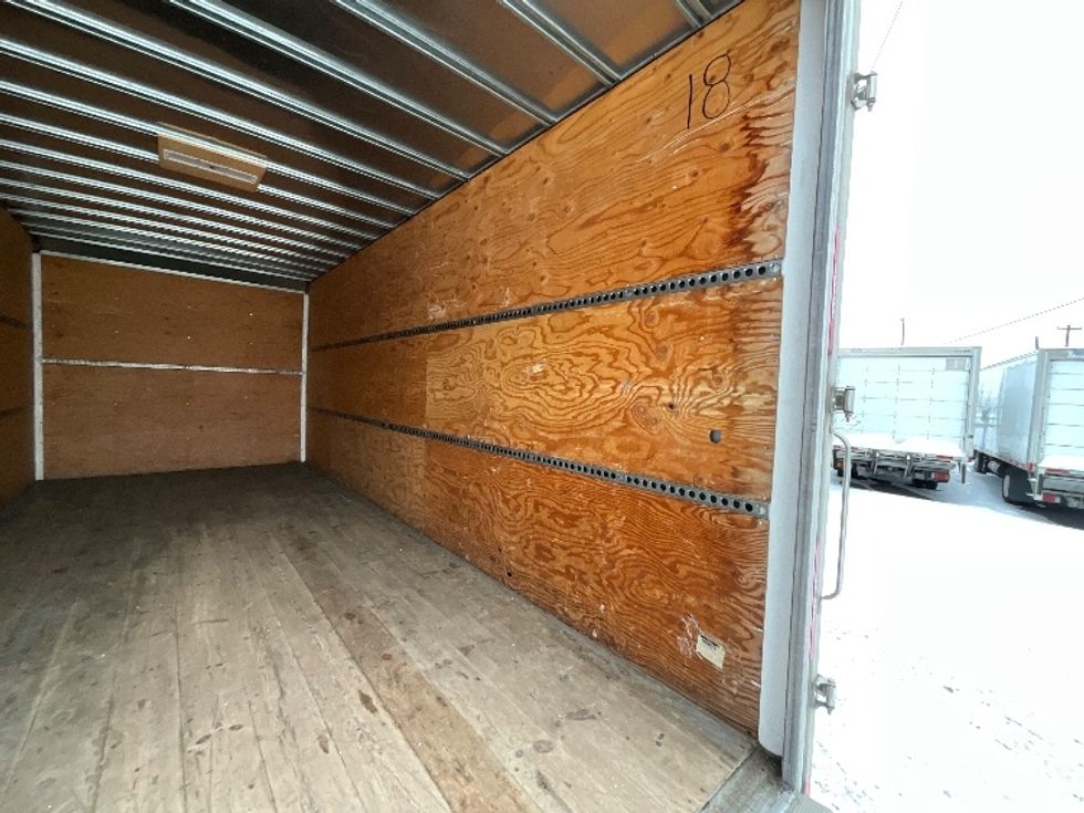 Light Duty Box Truck-Light and Medium Duty Trucks-Isuzu-2020-NPR EFI-Ste-Foy-PQ-280,321\n\t\tkm-$ 28,250 - Image 12