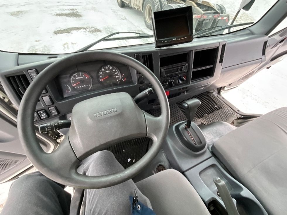 Light Duty Box Truck-Light and Medium Duty Trucks-Isuzu-2020-NPR EFI-Ste-Foy-PQ-280,321\n\t\tkm-$ 28,250 - Image 17