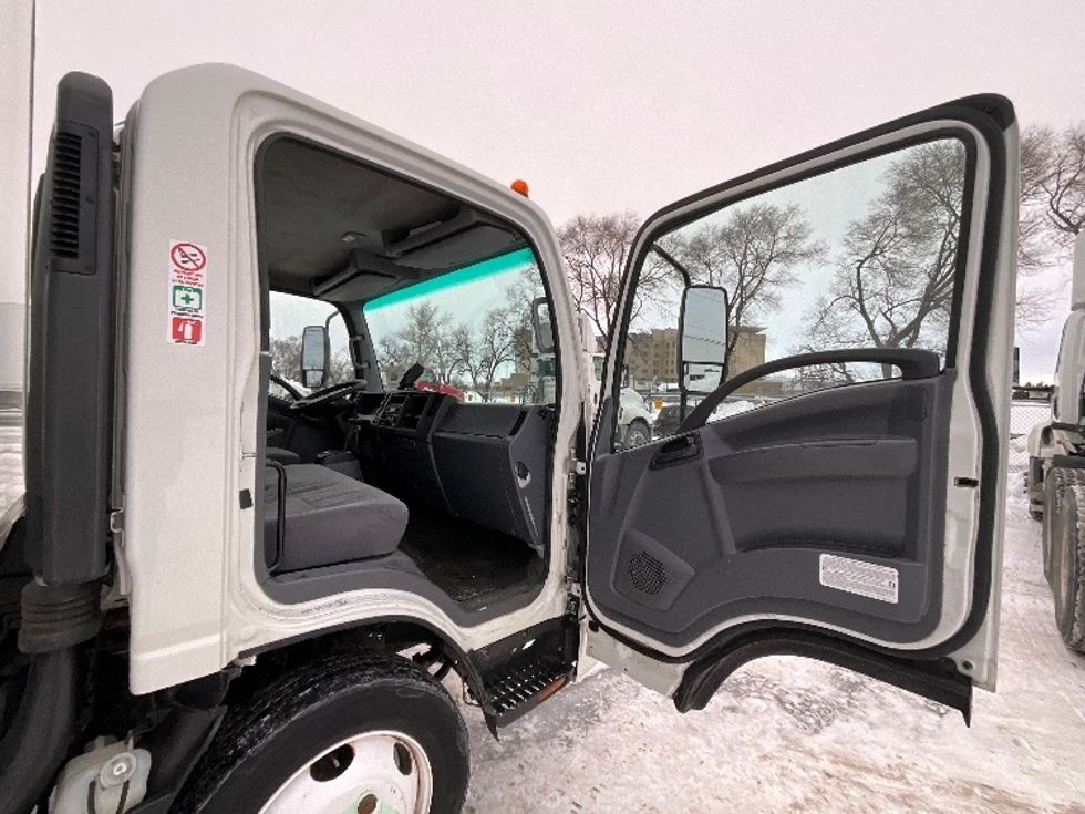 Light Duty Box Truck-Light and Medium Duty Trucks-Isuzu-2020-NPR EFI-Ste-Foy-PQ-280,321\n\t\tkm-$ 28,250 - Image 20