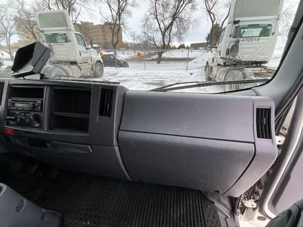 Light Duty Box Truck-Light and Medium Duty Trucks-Isuzu-2020-NPR EFI-Ste-Foy-PQ-280,321\n\t\tkm-$ 28,250 - Image 21