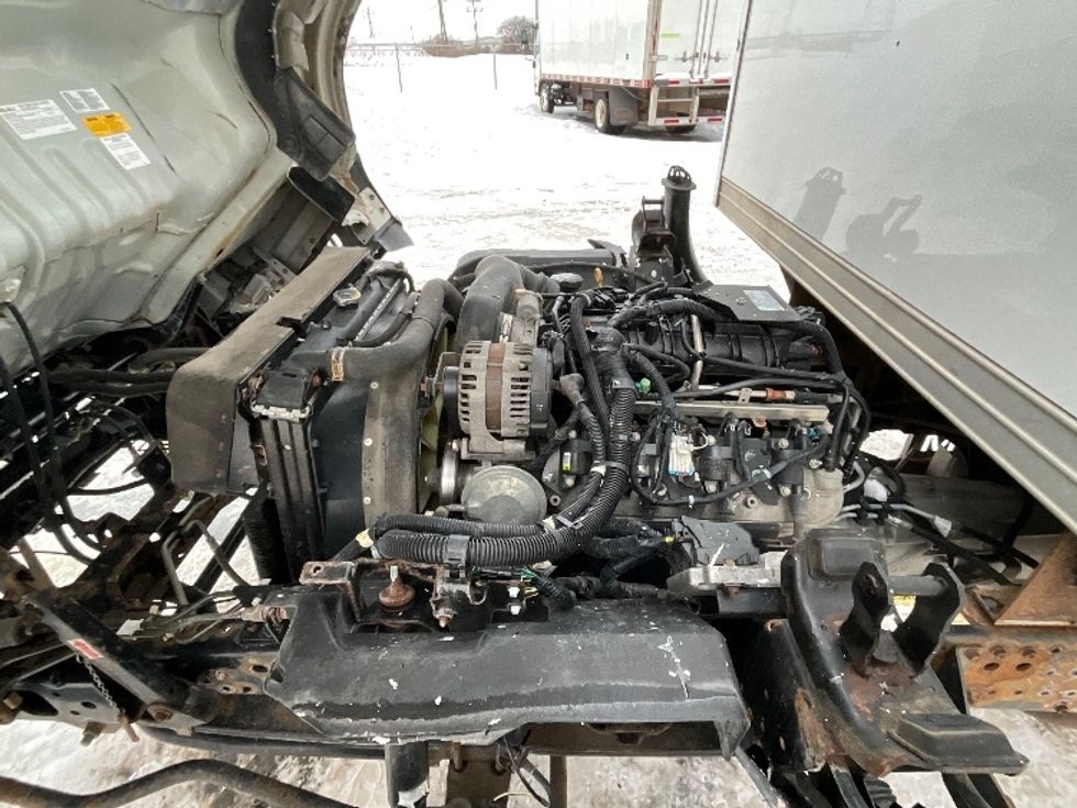 Light Duty Box Truck-Light and Medium Duty Trucks-Isuzu-2020-NPR EFI-Ste-Foy-PQ-280,321\n\t\tkm-$ 28,250 - Image 24