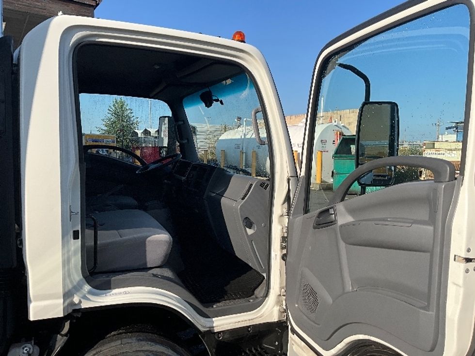 Light Duty Box Truck-Light and Medium Duty Trucks-Isuzu-2020-NPR EFI-Tacoma-WA-80,847\n\t\tmiles-$ 43,250 - Image 20