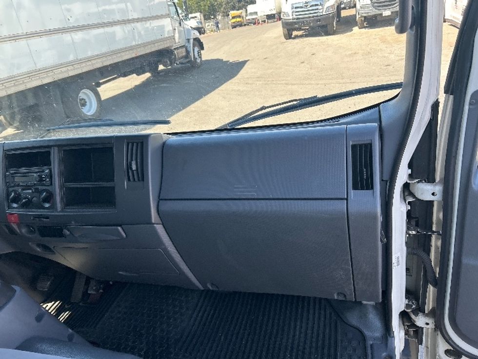Light Duty Box Truck-Light and Medium Duty Trucks-Isuzu-2020-NPR EFI-Torrance-CA-81,802\n\t\tmiles-$ 43,250 - Image 21