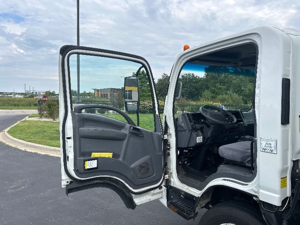 Light Duty Box Truck-Light and Medium Duty Trucks-Isuzu-2020-NPR EFI-Windsor-WI-114,499\n\t\tmiles-$ 39,500 - Image 16