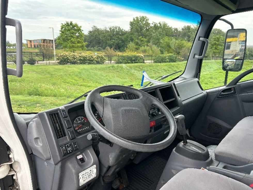 Light Duty Box Truck-Light and Medium Duty Trucks-Isuzu-2020-NPR EFI-Windsor-WI-114,499\n\t\tmiles-$ 39,500 - Image 17