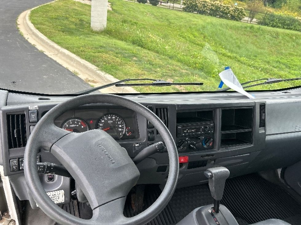 Light Duty Box Truck-Light and Medium Duty Trucks-Isuzu-2020-NPR EFI-Windsor-WI-114,499\n\t\tmiles-$ 39,500 - Image 18