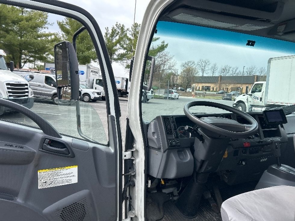 Light Duty Box Truck-Light and Medium Duty Trucks-Isuzu-2020-NPR-Essex-MD-267,055\n\t\tmiles-$ 21,250 - Image 16