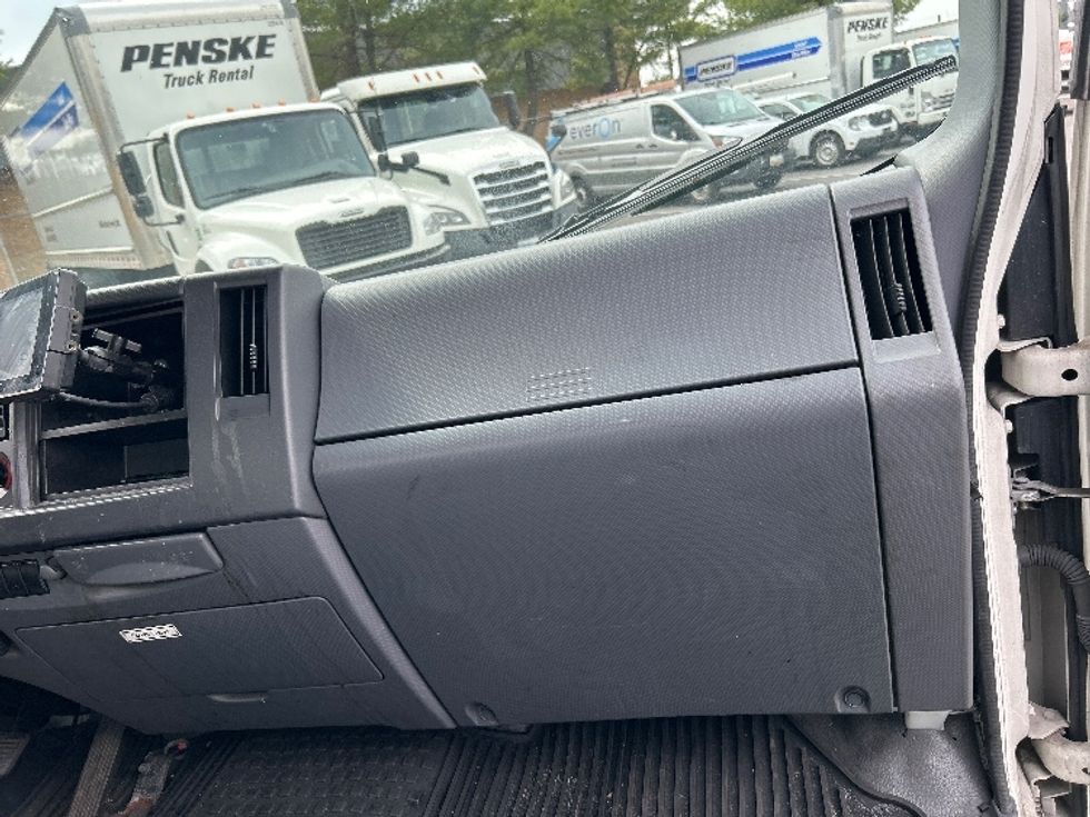 Light Duty Box Truck-Light and Medium Duty Trucks-Isuzu-2020-NPR-Essex-MD-267,055\n\t\tmiles-$ 21,250 - Image 21