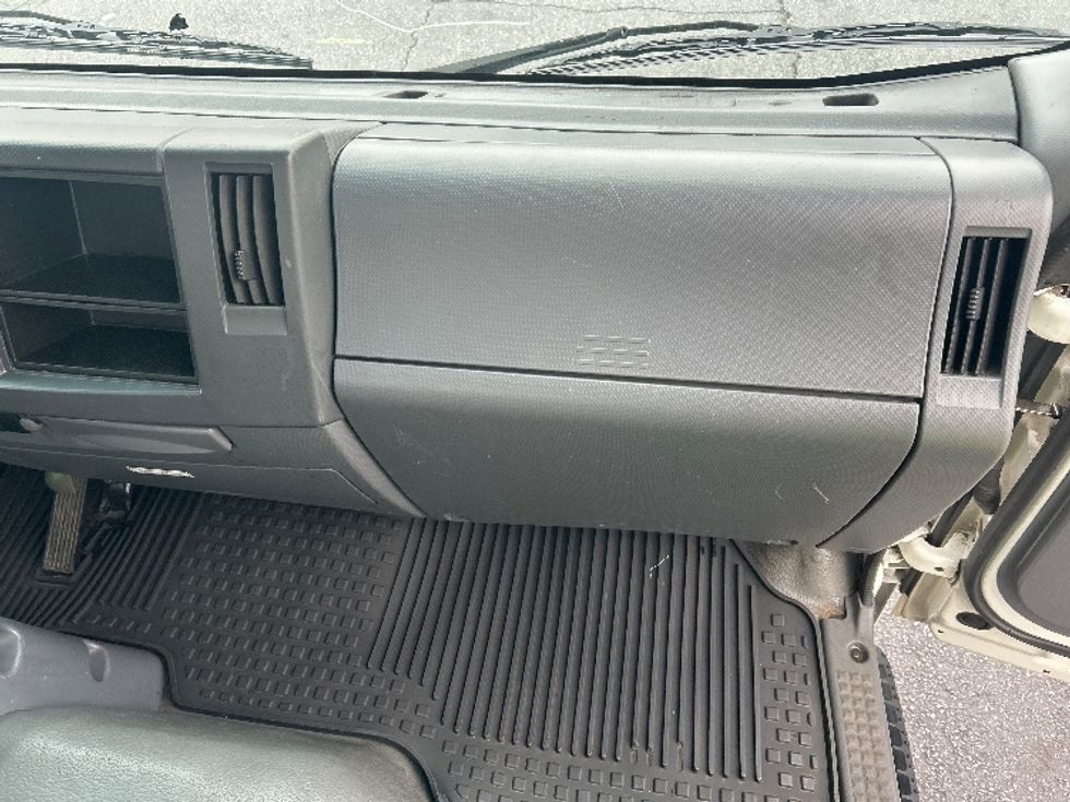 Light Duty Box Truck-Light and Medium Duty Trucks-Isuzu-2020-NPR-Forest Park-GA-89,880\n\t\tmiles-$ 43,000 - Image 21