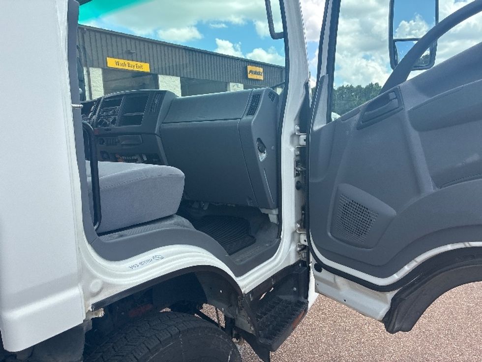 Light Duty Box Truck-Light and Medium Duty Trucks-Isuzu-2020-NPR-Jackson-MS-68,530\n\t\tmiles-$ 46,750 - Image 20