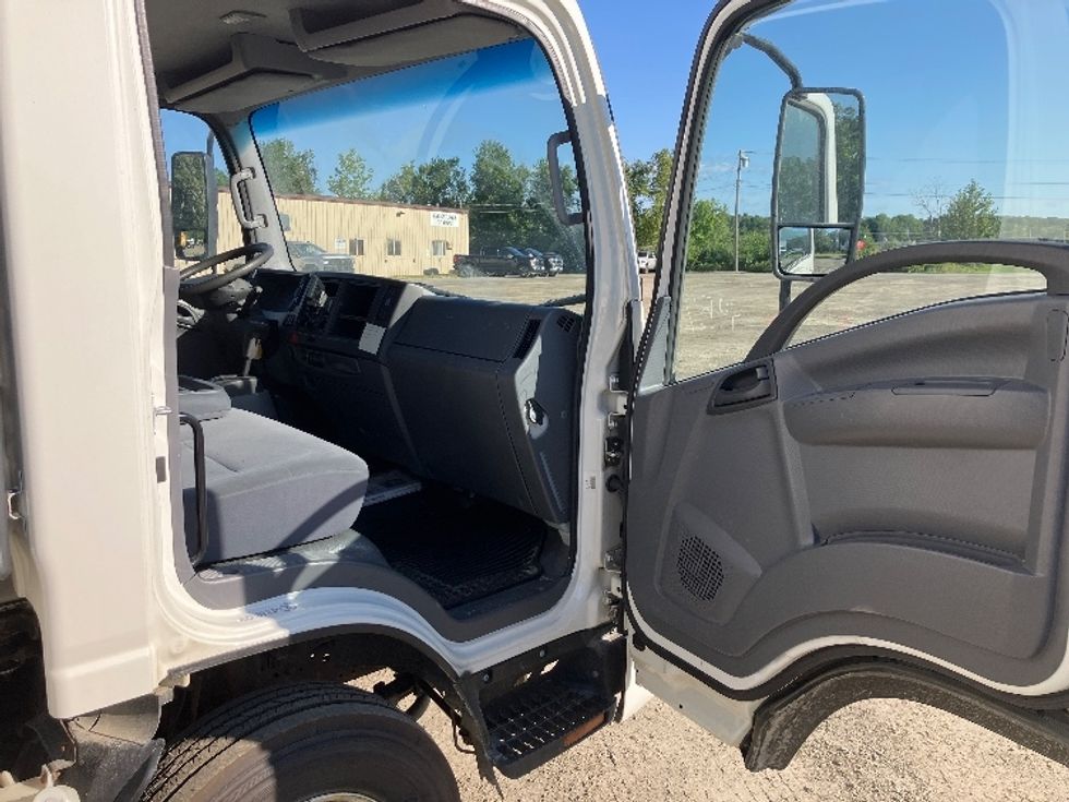 Light Duty Box Truck-Light and Medium Duty Trucks-Isuzu-2020-NPR-Londonderry-NH-137,890\n\t\tmiles-$ 27,000 - Image 18