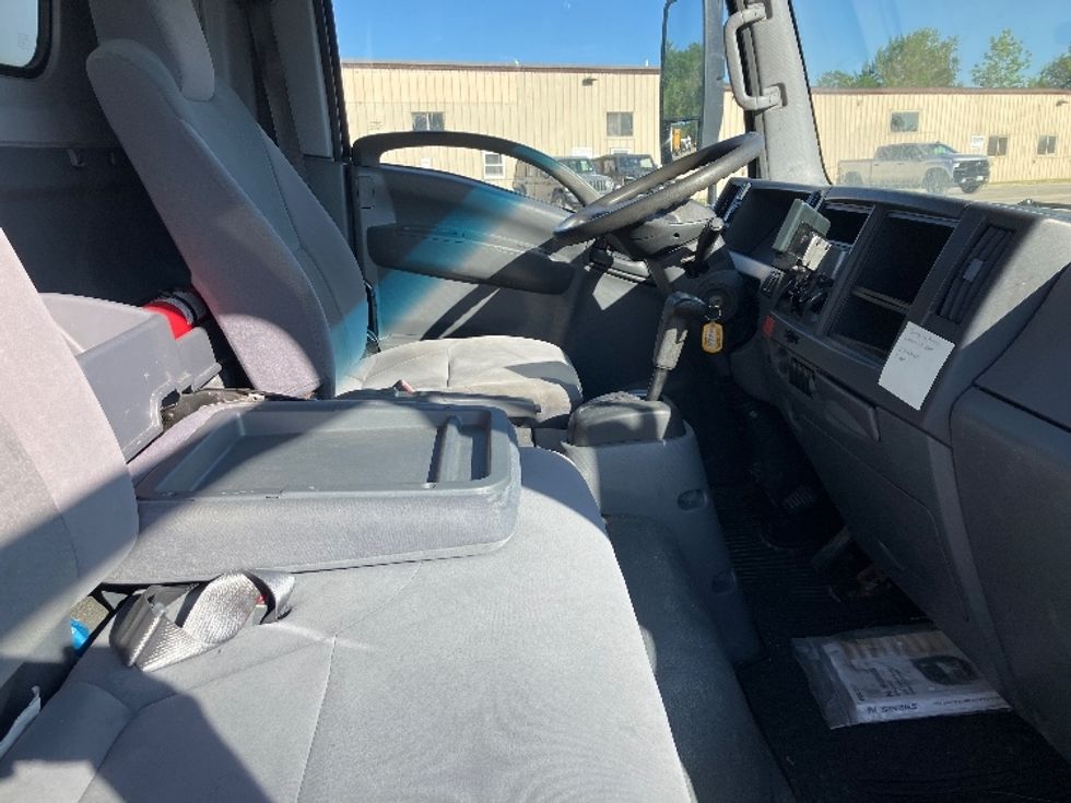 Light Duty Box Truck-Light and Medium Duty Trucks-Isuzu-2020-NPR-Londonderry-NH-137,890\n\t\tmiles-$ 27,000 - Image 20