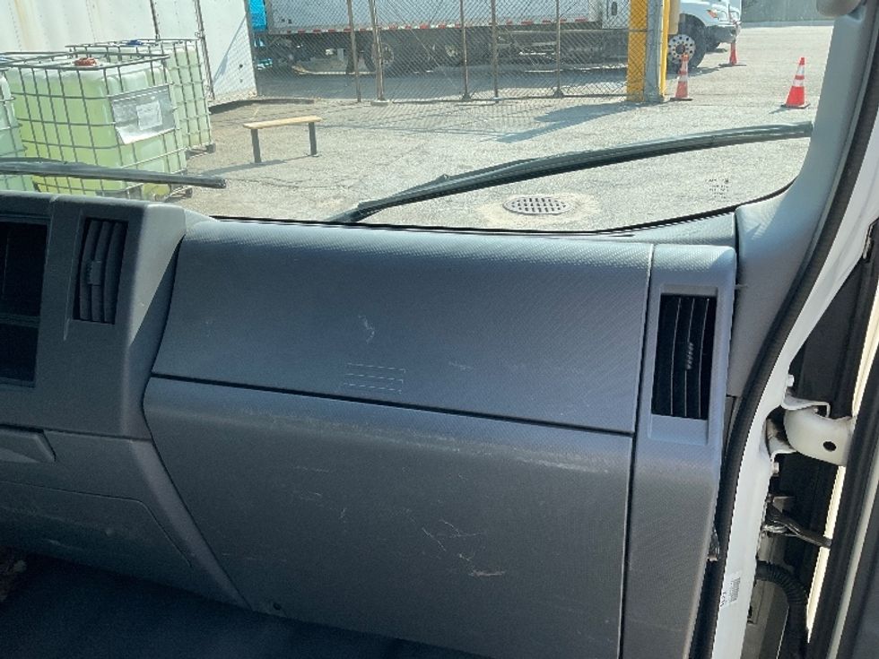 Light Duty Box Truck-Light and Medium Duty Trucks-Isuzu-2020-NPR-Londonderry-NH-192,853\n\t\tmiles-$ 21,750 - Image 21