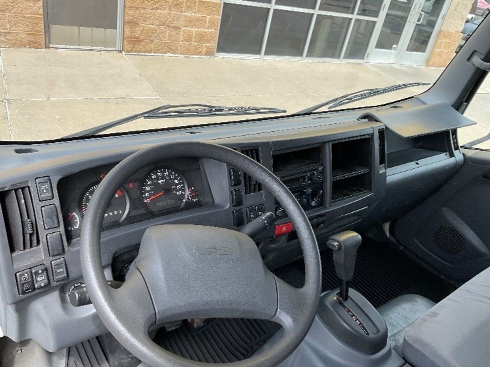 Light Duty Box Truck-Light and Medium Duty Trucks-Isuzu-2020-NPR-Milwaukee-WI-170,373\n\t\tmiles-$ 26,500 - Image 18
