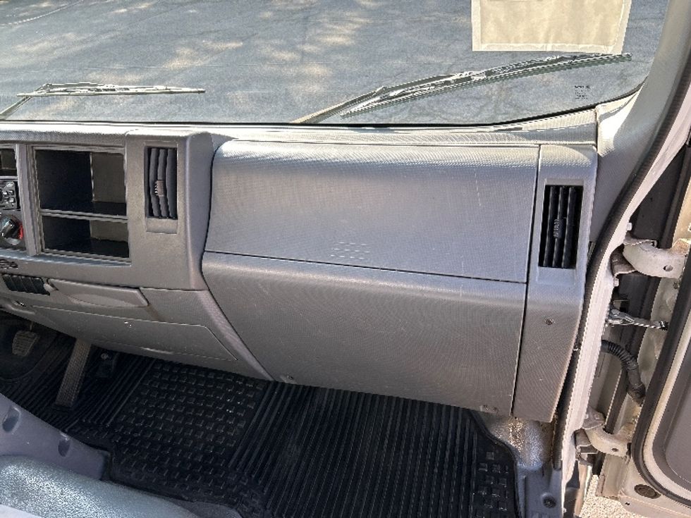 Light Duty Box Truck-Light and Medium Duty Trucks-Isuzu-2020-NPR-Prince George-VA-112,250\n\t\tmiles-$ 40,500 - Image 21