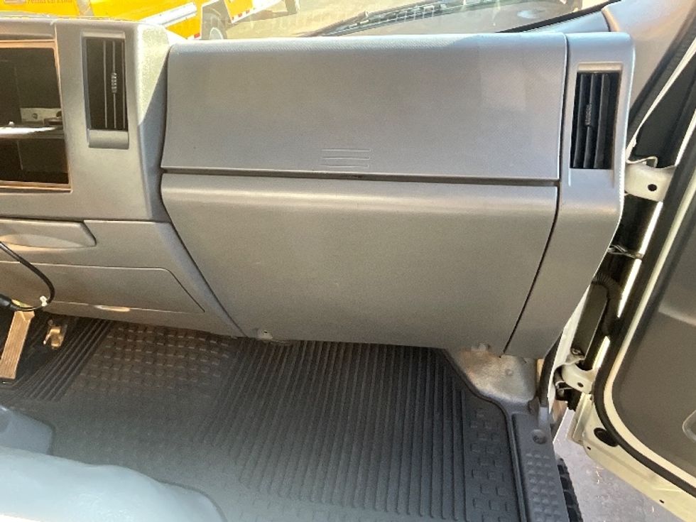 Light Duty Box Truck-Light and Medium Duty Trucks-Isuzu-2020-NPRXD-West Sacramento-CA-82,797\n\t\tmiles-$ 47,500 - Image 19