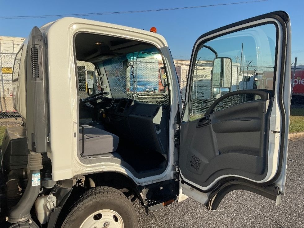 Light Duty Box Truck-Light and Medium Duty Trucks-Isuzu-2021-NPR-Birmingham-AL-204,786\n\t\tmiles-$ 26,250 - Image 18