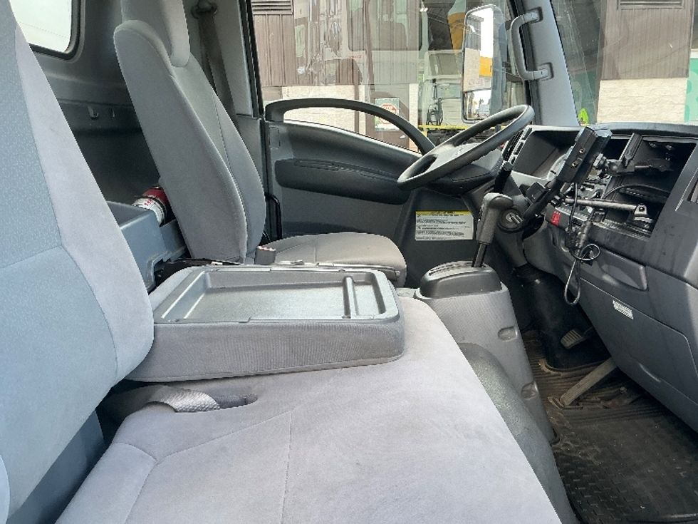 Light Duty Box Truck-Light and Medium Duty Trucks-Isuzu-2021-NPR-Chicopee-MA-215,603\n\t\tmiles-$ 26,250 - Image 22