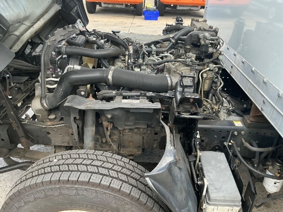 Light Duty Box Truck-Light and Medium Duty Trucks-Isuzu-2021-NPR-Chicopee-MA-215,603\n\t\tmiles-$ 26,250 - Image 23